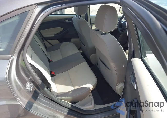 1FADP3F22DL182799: 42942342