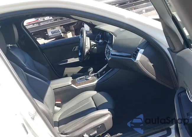 WBA5R1C57KFH22221: 42943649