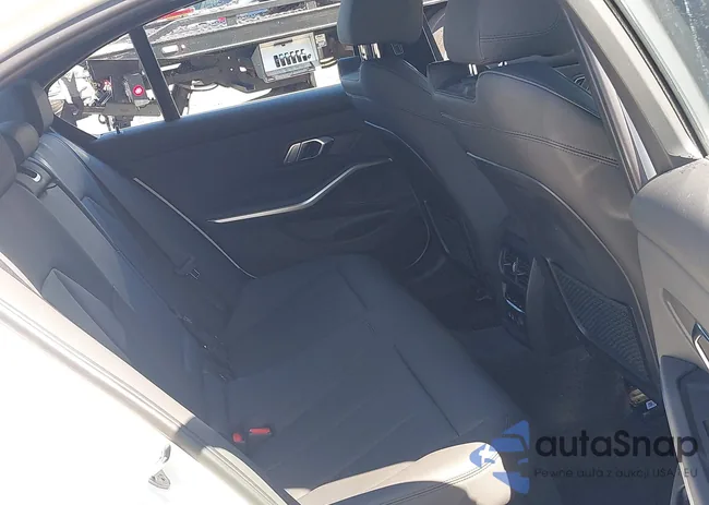 WBA5R1C57KFH22221: 42943649