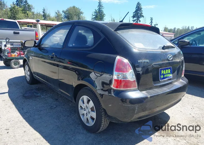 KMHCM3AC1AU176105: 42943857