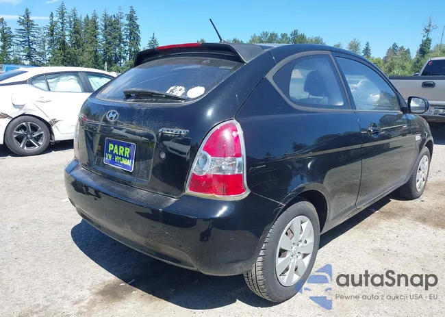 KMHCM3AC1AU176105: 42943857