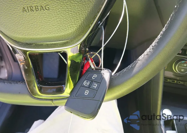 3VV3B7AX1LM138208: 42944742