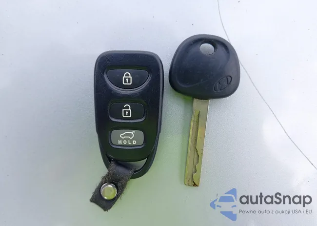 KMHTC6AD5CU026904: 42945656