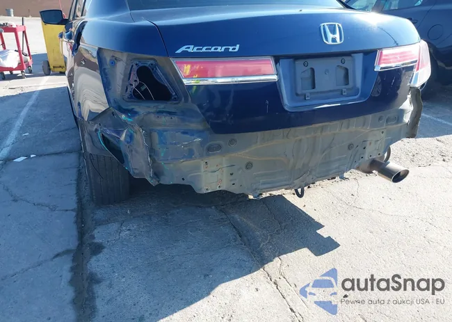 1HGCP2F30BA059781: 42945783