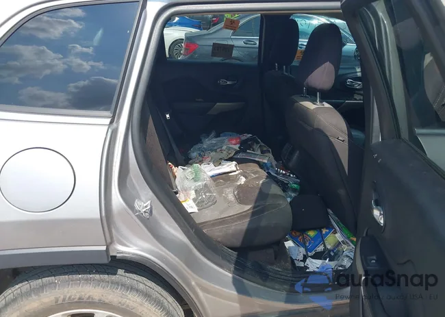 1C4PJLCB6JD566636: 42946155