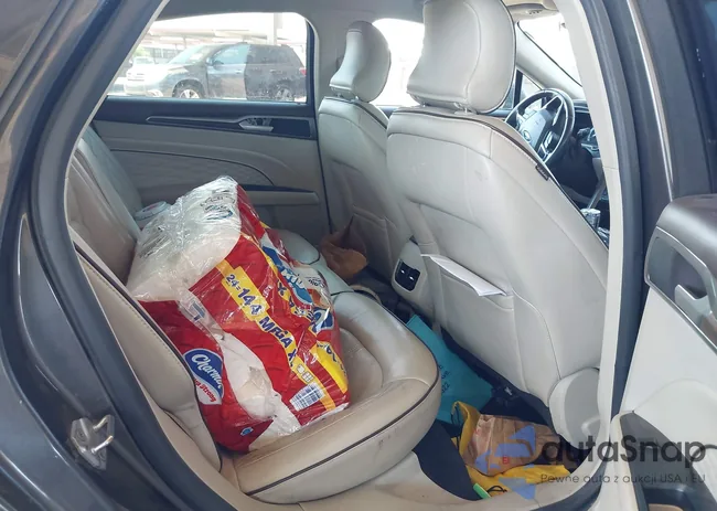 3FA6P0SU0HR239085: 42946848