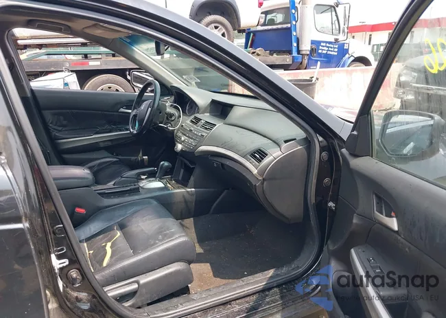 1HGCP26828A126580: 42946926