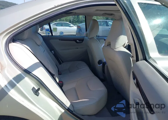 YV1RS612852438288: 42946987