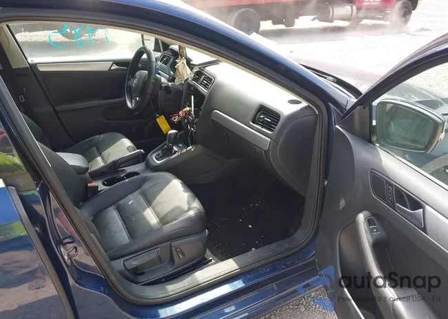 3VWD17AJ2EM210535: 42947485