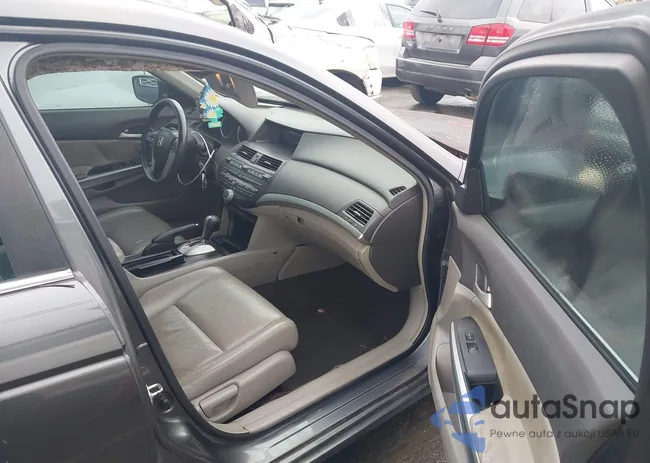 1HGCP26859A037605: 42948817