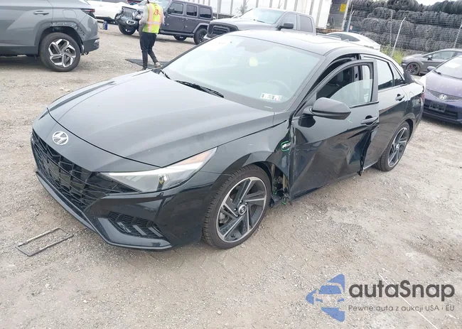 KMHLR4AF8NU303150: 42948245