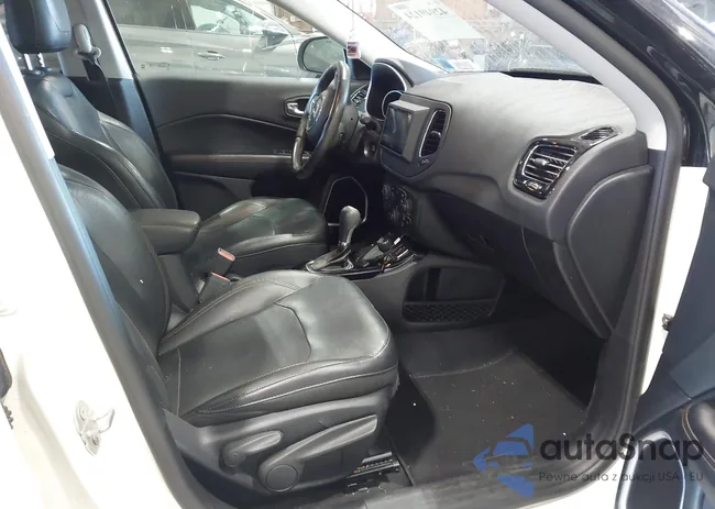 3C4NJDCB4JT222021: 42949124