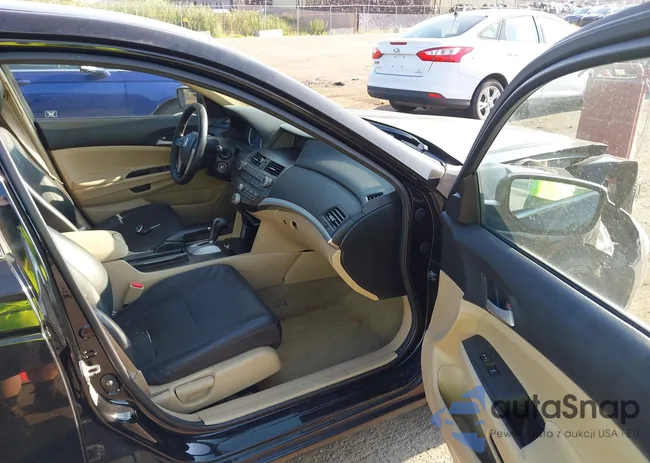 1HGCP2F4XCA188069: 42951635