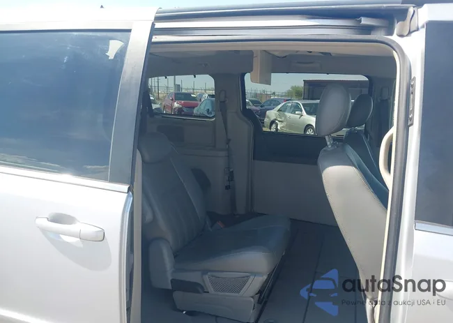 2A8HR54P38R820063: 42951321