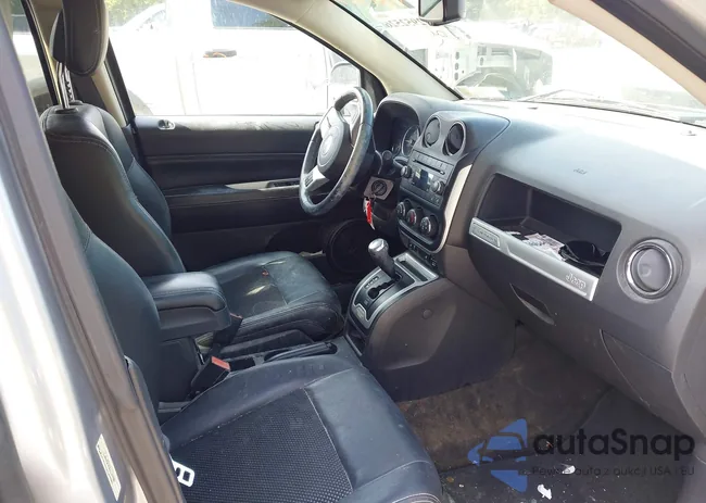 1C4NJCEA9GD747590: 42952526