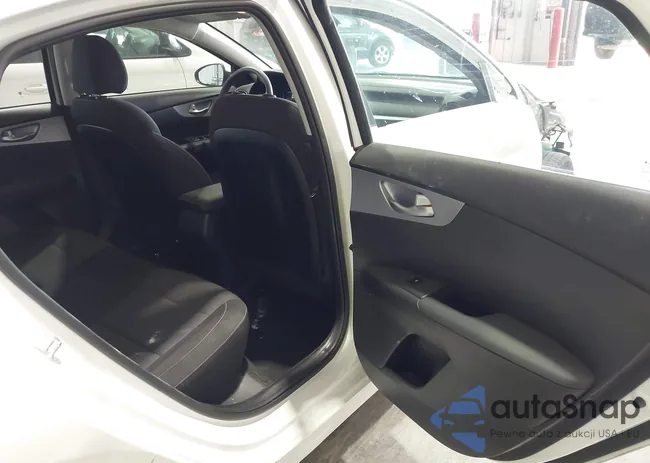 3KPF24AD8PE565871: 42952887