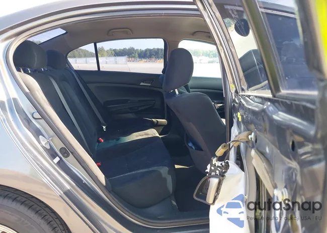 1HGCP2E33BA123667: 42956403