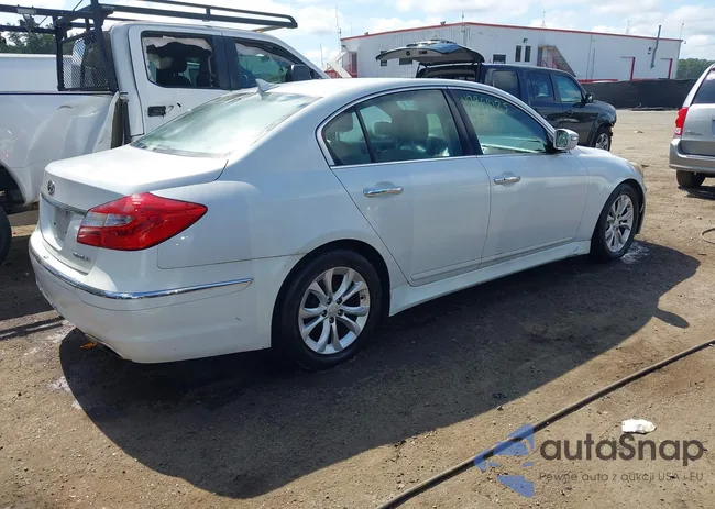 KMHGC4DD2DU223953: 42958125