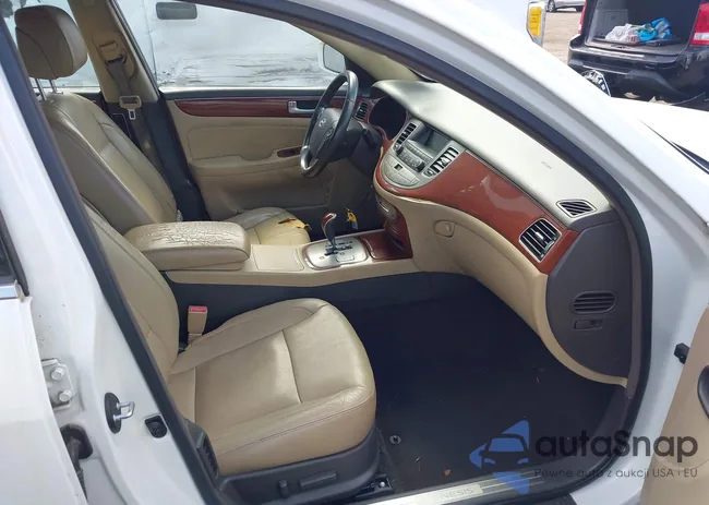 KMHGC4DD2DU223953: 42958125