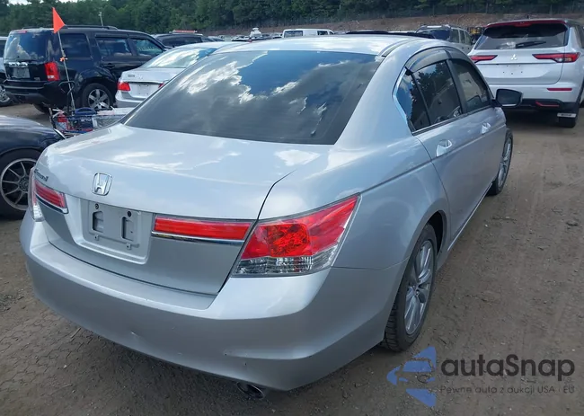 1HGCP2F71BA105332: 42958206