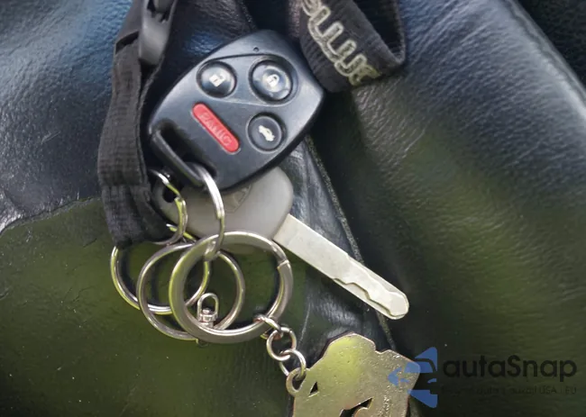 1HGCP36889A005723: 42959393