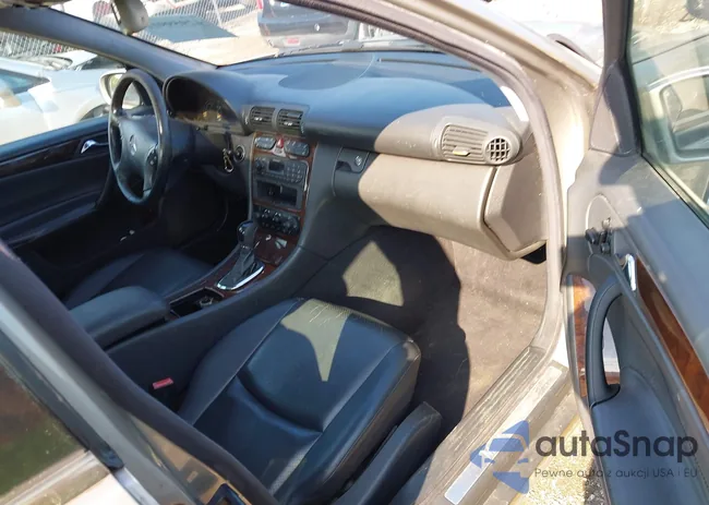 WDBRF81JX3F372134: 42959911