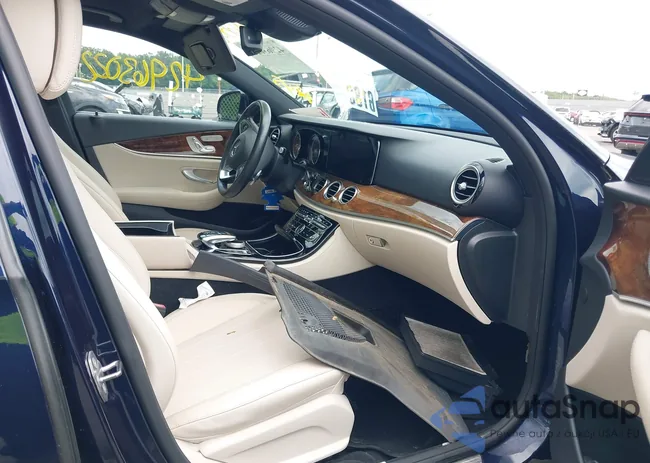 WDDZF4KB7HA052376: 42963022