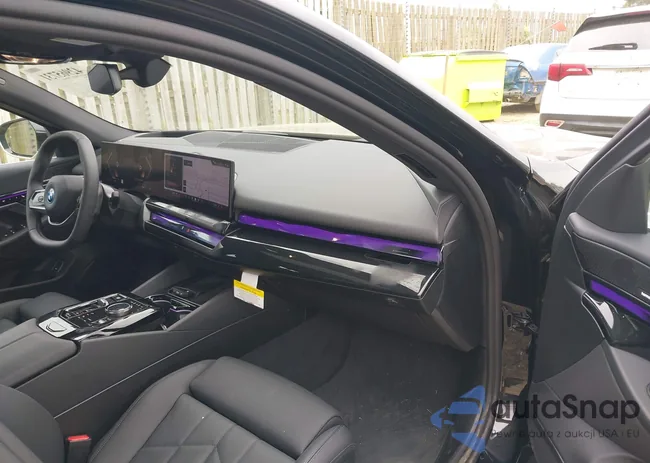 WBY33FK09RCR61811: 42965731