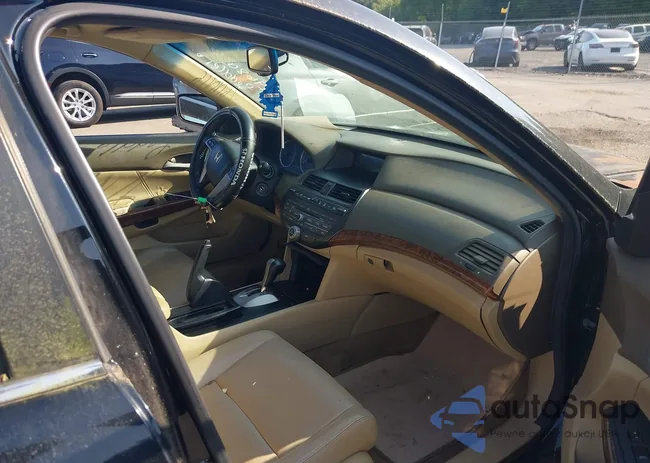 1HGCP2F86AA124207: 42968033