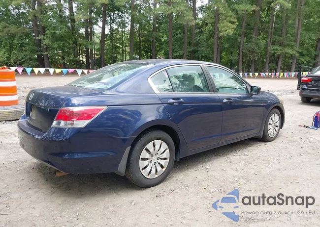 1HGCP26328A077742: 42969591