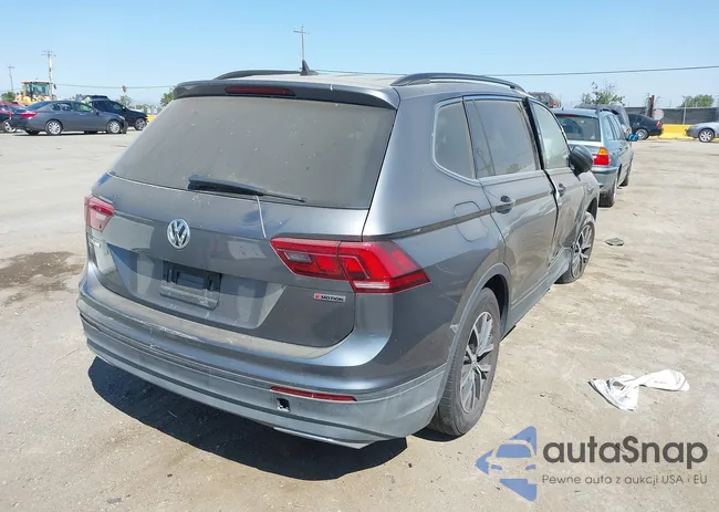 3VV2B7AX1KM158582: 42969635