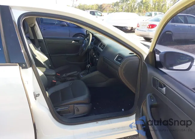 3VWD17AJ5EM265481: 42969107