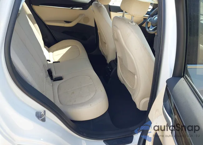 WBXHT3C37GP888140: 42970195