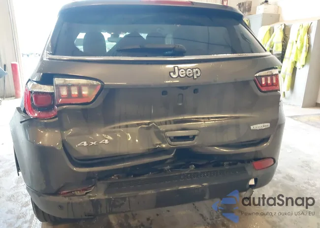 3C4NJDBBXJT350510: 42970272