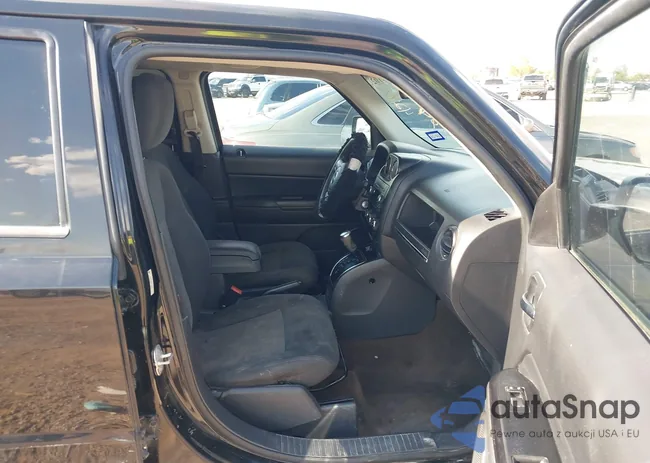 1C4NJPBB8ED905211: 42972102