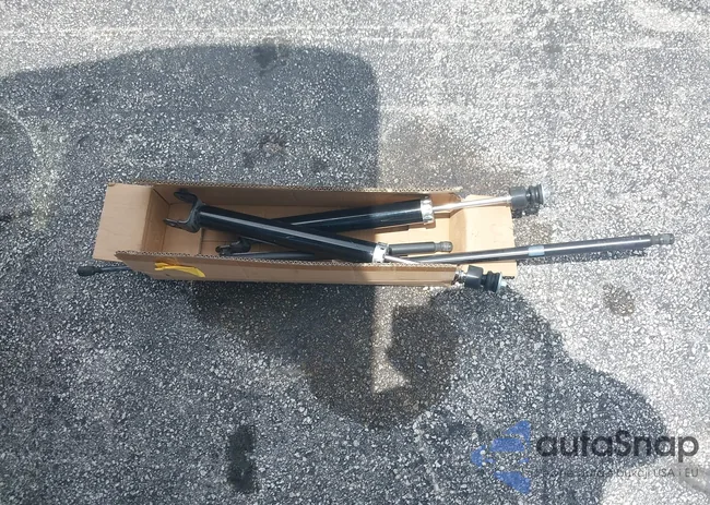 2C4RC1BG2ER326572: 42973680