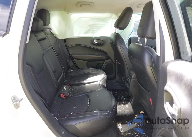 3C4NJDDB3KT671092: 42975763