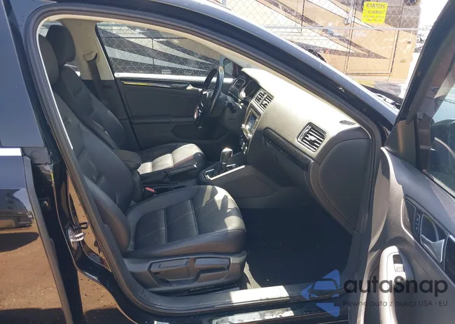 3VWL17AJ2HM414073: 42975229