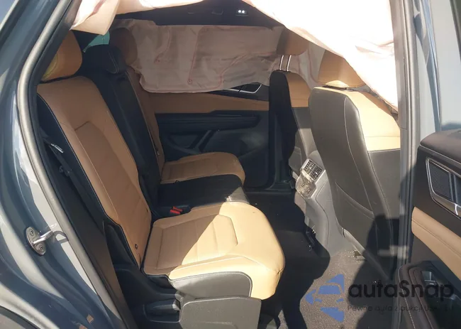 1V2AE2CA4RC227238: 42975377