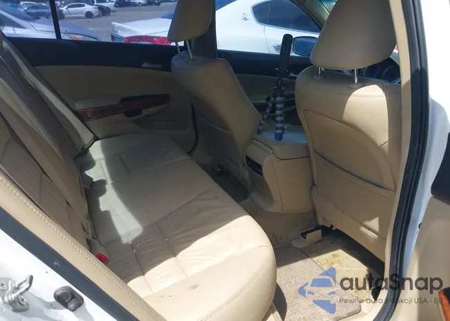 1HGCP3F85BA031055: 42976962