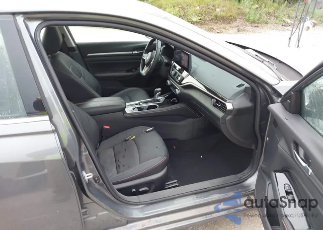 1N4BL4CW3RN351336: 42977792