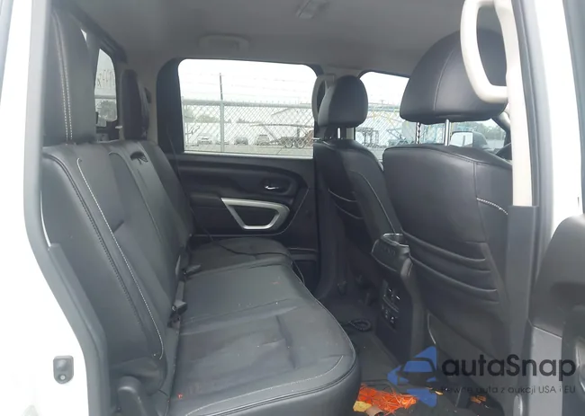 1N6AA1E57KN504186: 42977307