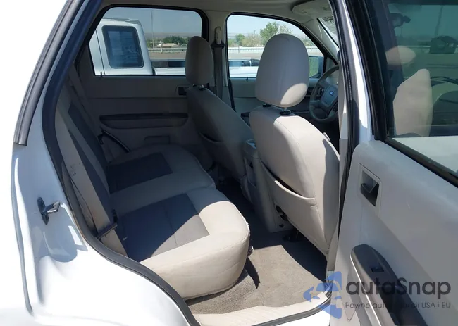 1FMCU49H48KC64156: 42978587