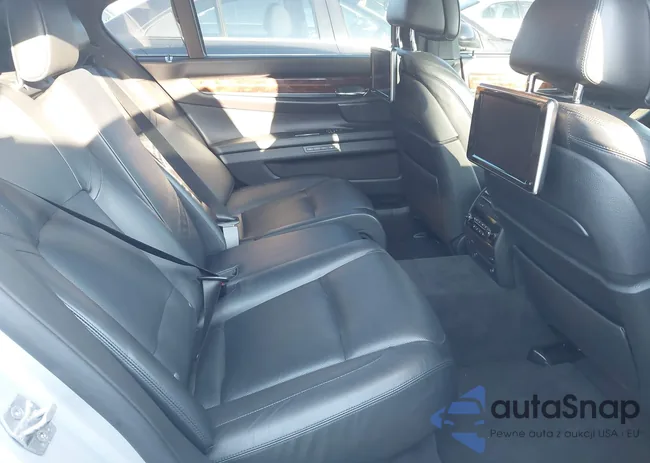 WBAYF8C51FD655452: 42978108