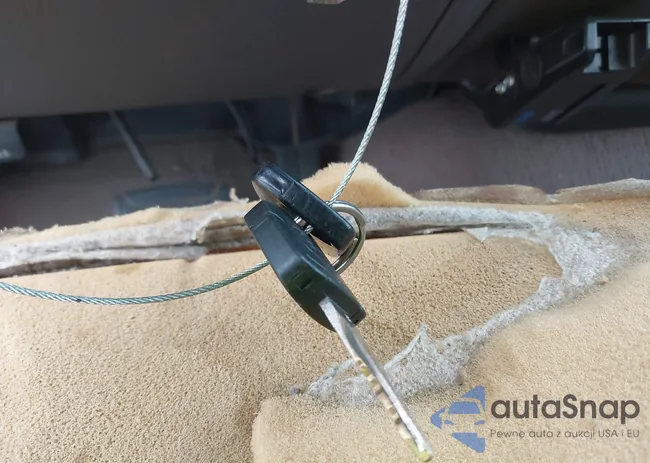 1FMNU43S8YEB53976: 42979589