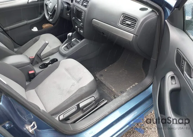 3VW2B7AJ0HM279829: 42979929