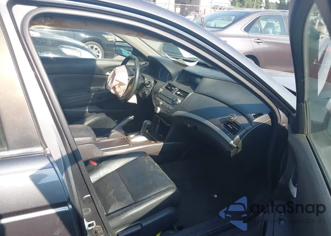 1HGCP2F60CA009779: 42980439