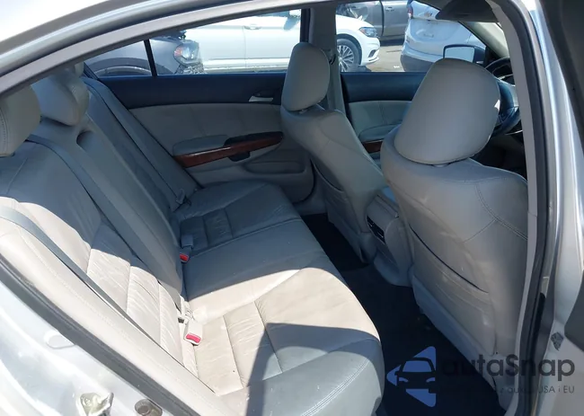 1HGCP3F86CA040316: 42986562