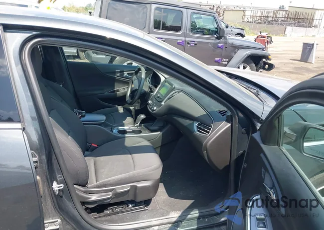 1G1ZB5STXHF166551: 42986274