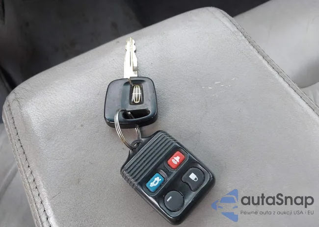 1LNFM82W2XY600959: 42987373